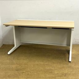 オカムラ　アドバンスデスク　平机　センター引出し無し　明るいナチュラル天板　ゆったりめのサイズのW1400　【愛知・名古屋・豊田・静岡・浜松】