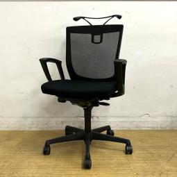 【在庫入替セール】オカムラ　エスクードメッシュ　ローバックモデル　固定肘付きチェア　カラー：ブラック　軽快なメッシュチェアをお求めの方に