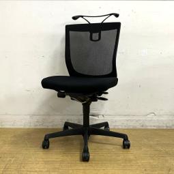 【在庫入替セール】オカムラ　エスクードメッシュ　ローバックモデル　肘無しチェア　カラー：ブラック　軽快なメッシュチェアをお求めの方に