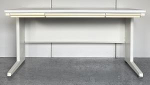 【ワークスペース広々！幅1400㎜のホワイトカラーの平机！】■オカムラ（okamura）製　 ヴィラージュ（VILLAGE）デスク　平机　引き出し付き　W1400×D700　■ホワイト