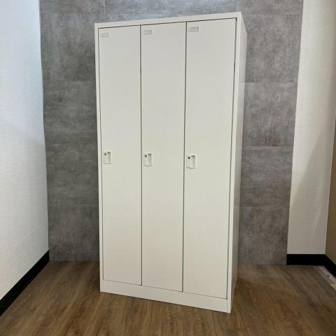 【西】~省スペースでしっかり収納!FZタイプ3人用ロッカーでスマートな管理~【オカムラ】【FZタイプ】【ロッカー】【3人用】【シリンダー錠】【ネオホワイト】【チェア】【椅子】【イス】【事務椅子】【デスク】【机】【書庫】【書棚】【棚】【ラック】【収納】【格安】【安い】【メーカー】【レイアウト変更】【模様替え】