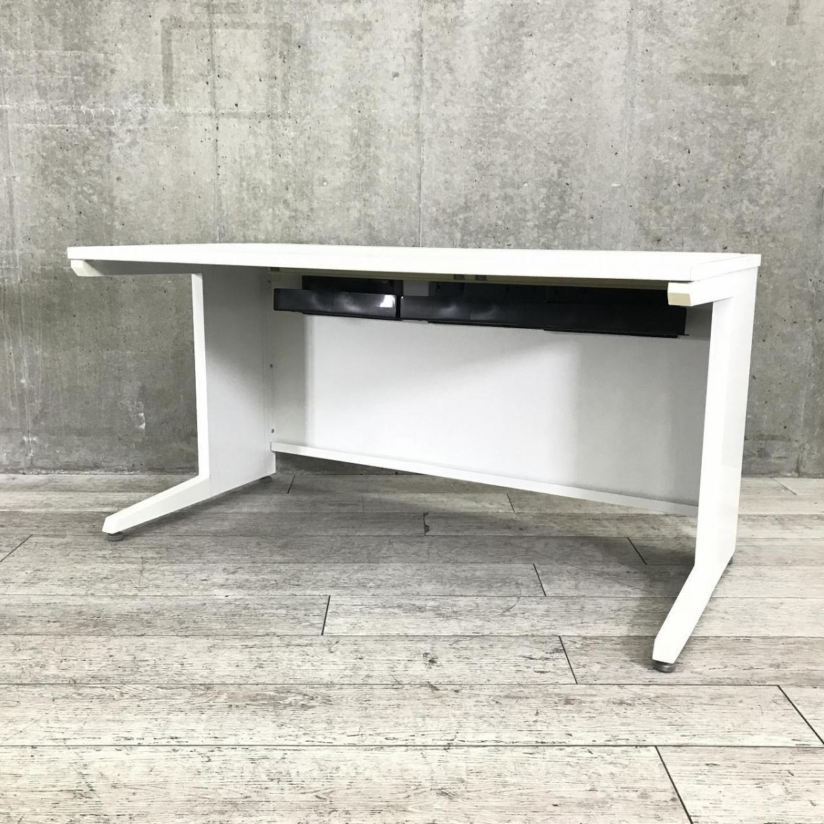 【ゆとりのあるワークスペースで作業効率アップ！】■オカムラ(okamura)製　アドバンス(ADVANCE)シリーズ　平机　引き出し無し　W1400×D700×H720㎜　■ホワイト　【上長席にもおすすめ！】【AD】
                        アドバンス
                                    中古
            