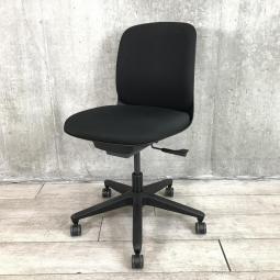 【ロット入荷】【ずっと使いたくなる心地よいデザイン！コンパクトに使えて優しい使い心地！】■イトーキ(ITOKI)製　トルテU(torte-U)チェア　肘無し　ローバック　■ブラック