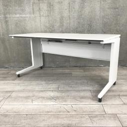 【定価約9万円】【ゆとりのあるワークスペースで作業効率アップ！デュアルディスプレイや資料を広げる方に！】■イトーキ（ITOKI）製　インステート（INSTATE）シリーズ　平机　引き出しなし　W1600×D685×H760㎜　■アジャスター：H60㎜　■ホワイト