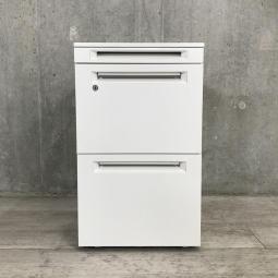 【在庫入替セール】【1台限定】【フリーアドレスの必須品！収納とワークスペースの拡張にオススメ！】■オカムラ（okamura）　アドバンスシリーズ（ADVANCE）　３段ワゴン　フリアド用　H650mm　■色：ホワイト　■シリンダー錠【T1】