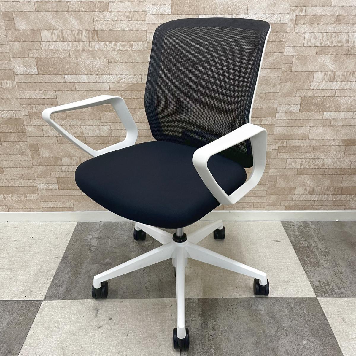 【4脚入荷！】｜かっこいいサークル肘に白と黒のコントラストがクールなチェア！！｜オフィスチェア｜事務椅子｜メッシュ
                        カリッサ
                                    中古
            