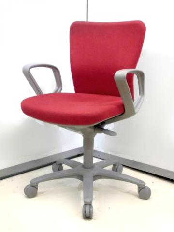 【スタンダードなデザインで座りやすい！】■オカムラ　カロッツァチェア　肘付　レッド　■人間工学に基づいた快適シーティング！【Okamura　Carrozza】
