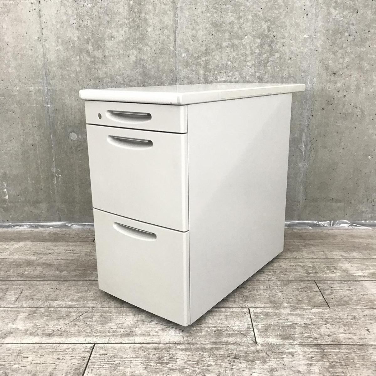 ★オカムラ製　SD-V　ニューグレー　脇机3段　W395xD700xH700サイズ　シリンダー錠　収納と作業スペースを同時に確保できる3段脇机！　3段脇机！！
                        SD-V
                                    中古
            