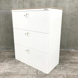 【ファイル収納にオススメ！高品質で使いやすい人気シリーズ】■オカムラ（okamura）製　レクトラインシリーズ　3段ラテラル書庫　ローキャビネット　H1120㎜　■ナチュラル天板付き　■シリンダー錠　■本体：ホワイト　天板：ナチュラル木目調