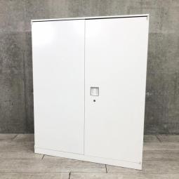 【オフィスの書類をスッキリ整理！取っ手がどの方向からでも開くマルチハンドル！】■オカムラ(okamura)製　レクトラインシリーズ　両開き書庫　ローキャビネット　■シリンダー錠　■ホワイト