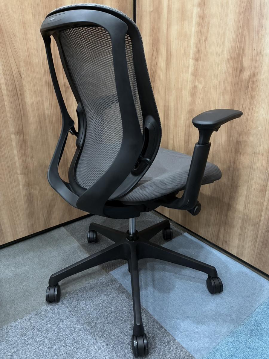 中古】シルフィーメッシュ オカムラ/okamura 肘付ローバックチェア