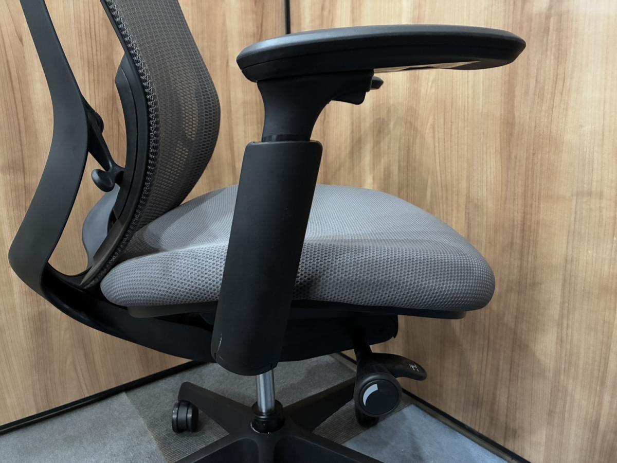 中古】シルフィーメッシュ オカムラ/okamura 肘付ローバックチェア