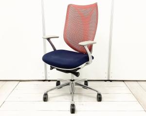 【オカムラ製の高級チェアが入荷致しました！】人間工学から生まれた最先端のワーキングチェア！】流れるような美しいフォルム！姿勢に心地よくフィット！【在庫入替セール品！】
■オカムラ/サブリナ/背：レッド / 座：ダークブルー　可動肘付