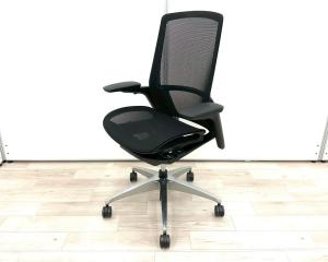 ■オカムラ(okamura)製　■フィノラ(Finora)チェア　■肘付ハイバック　■背・座面メッシュ　■可動肘　■ブラック　■オススメ/人気/定番商品【弊社使用欄：A01051585】
