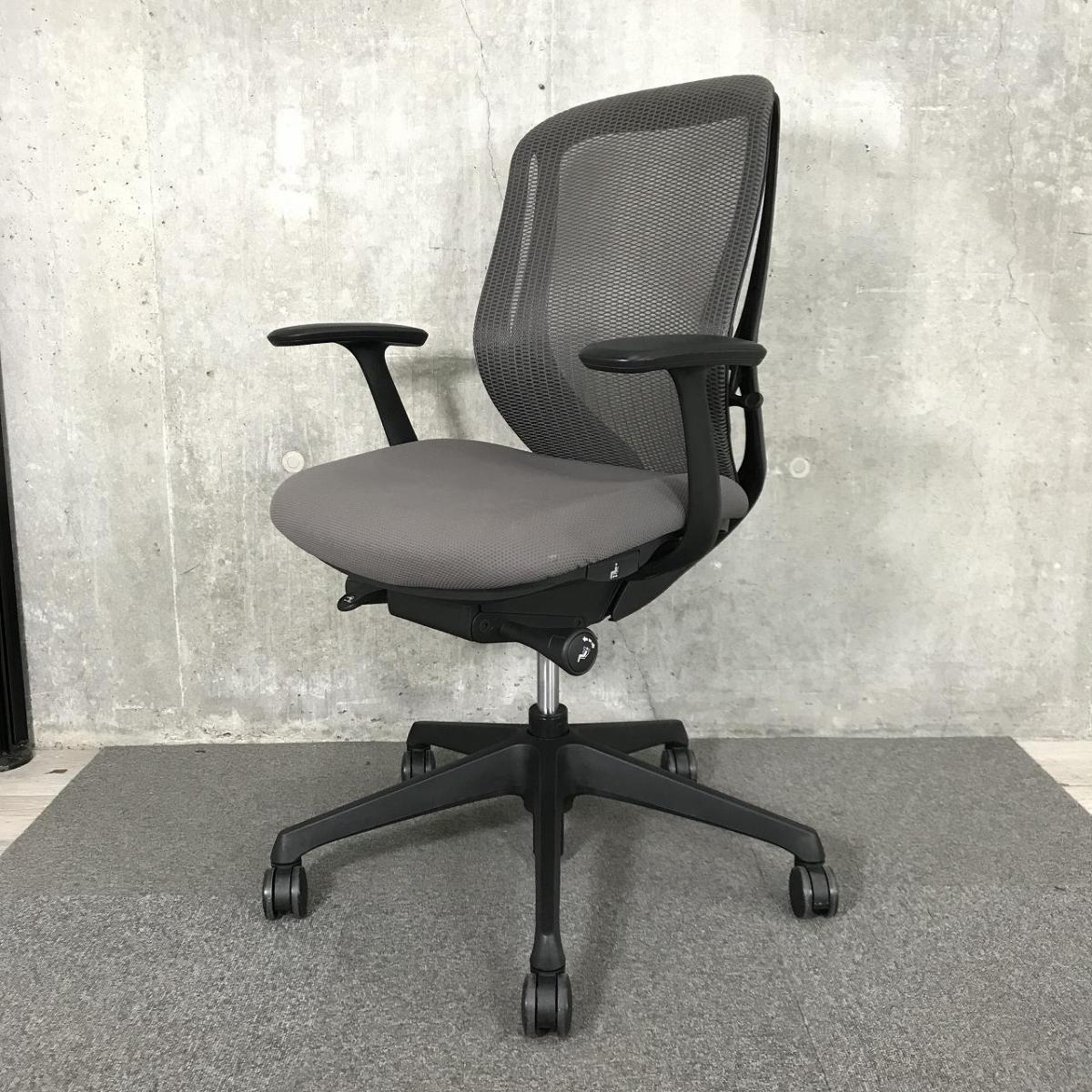 【オカムラ製品で最も人気を集める高機能メッシュチェア！　前傾チルト機能付き！】■オカムラ製　シルフィ（Sylphy）肘付ローバック　■ミディアムグレー×ブラックシェル　■固定肘
                        シルフィーメッシュ
                                    中古
            