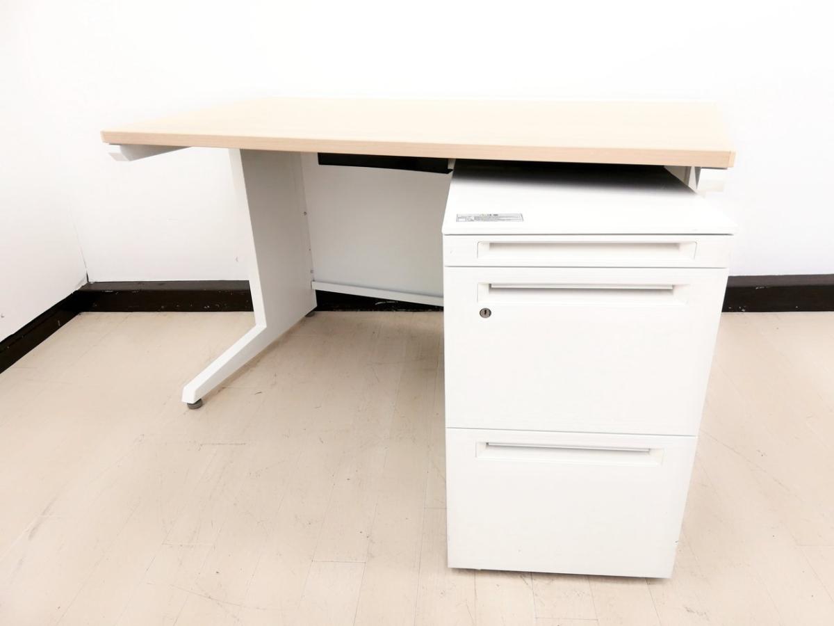 【清潔感のあるホワイトカラーの平机＋ワゴンセット！スタンダードな幅1200㎜！】■オカムラ(OKAMURA)製　アドバンス(ADVANCE)シリーズ　　■幅1200mm　■木目天板　■引き出し無し　■ナチュラル　※ワゴンは在庫状況によってシリーズが変動致します。
                        アドバンス
                                    中古
            