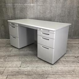 大量収納可能な両袖デスク！上長席や書類管理の多いお客様におすすめ！
■オカムラ/SD-V/ニューグレー　両袖机　W1400mm