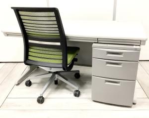 【セット商品（デスク×1台、ワゴン×1台、チェア×1脚）】【使い勝手の良い３段収納の疑似片袖机！】上長席/役員席　大人気／定番　◆Okamura／オカムラ　◆SD-V／エスディーブイ ※横浜本店撮影画像※