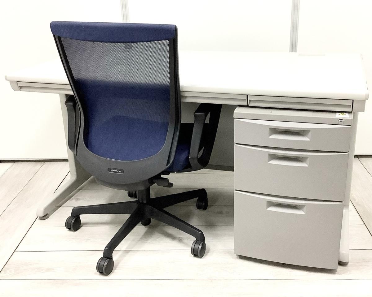 【セット商品（デスク×1台、ワゴン×1台、チェア×1脚）】【使い勝手の良い３段収納の疑似片袖机！】上長席/役員席　大人気／定番　◆Okamura／オカムラ　◆SD-V／エスディーブイ ※横浜本店撮影画像※
                        SD-Vシリーズ
                                    中古
            