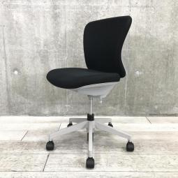 【ローコストチェアの定番！使いやすいスタンダードなデザイン！】■イナバ(Inaba)製　バルチェ(Valche)チェア　肘無　ローバック　■ブラック×グレーシェル【セルフアジャストメント機構採用であらゆるワークシーンにフィット！】