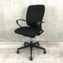 【背のハイ・ロー切替が出来る！「汚れにくさ」と「壊れにくさ」を実現したスタイリッシュデザインのOAチェア！】■イトーキ（ITOKI）製　fulgo（フルゴ）チェア　肘付き　ハイバック　■固定肘　■色：ブラック　【弊社使用欄：A01052277】