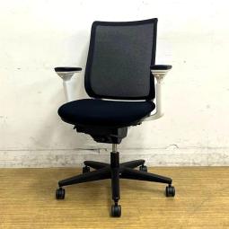 【在庫入替セール】【2021年製】コクヨ　ミトラ　メッシュタイプ　可動肘　ブラック×ホワイトフレーム　軽快かつ確かな座り心地の定番シリーズ