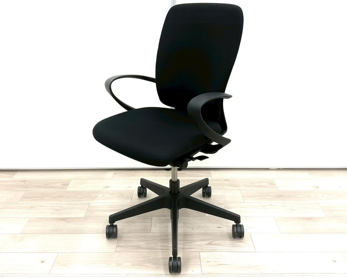 ■イトーキ（ITOKI）製　■fulgo（フルゴ）チェア　■肘付き/固定肘　■ハイバック　■色：ブラック（black）　■オススメ/人気/定番商品　【弊社使用欄：A01052277】
                        フルゴ
                                    中古
            