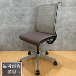 【あなたの座るを考える！ワイヤー構造が体を支える、有名海外メーカー製の定番チェア！】■スチールケース(Steelcase)製　シンク(think)チェア　肘無ハイバック　メッシュバックタイプ　■ブラウン