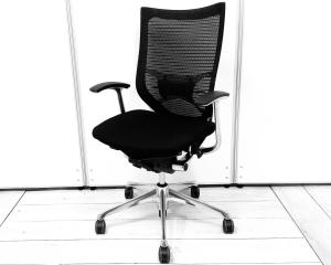 【肘付（固定肘）/クッション座面/ランバーサポート有】スタンダードメッシュ 高級感のある会議室　ブラックボディ アームレスト付 デザインアーム　固定肘 オススメ(おすすめ) 大人気  ・Okamura/オカムラ ・Baron/バロン ※横浜本店撮影画像※