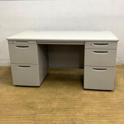 【在庫入替セール】上長席・役員向けサイズ　オカムラ　SDデスクシステム　両袖机　定番のW1400サイズ　汚れの目立ちにくいニューグレー　鍵付き　シリンダー錠