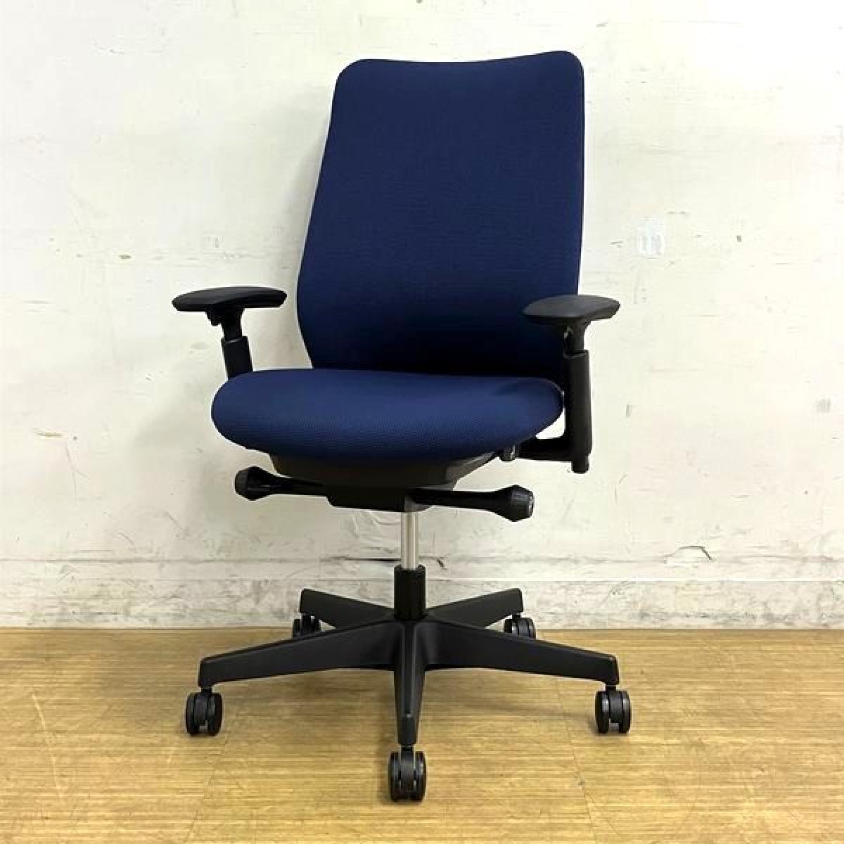 【在庫入替セール】【2024年製で状態良好】オカムラ　Potam（ポータム）　スタンダードバック　背クッションタイプ　アジャストアーム搭載　ミディアムブルー×ブラックフレーム
                        ポータム
                                    中古
            