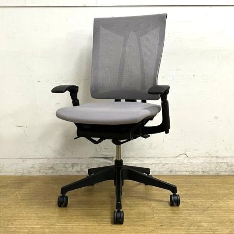 イトーキ セレーオ プレーンメッシュ アジャスタブル肘(可動肘) ライトグレー×ブラックフレーム【愛知・名古屋・豊田・静岡・浜松】