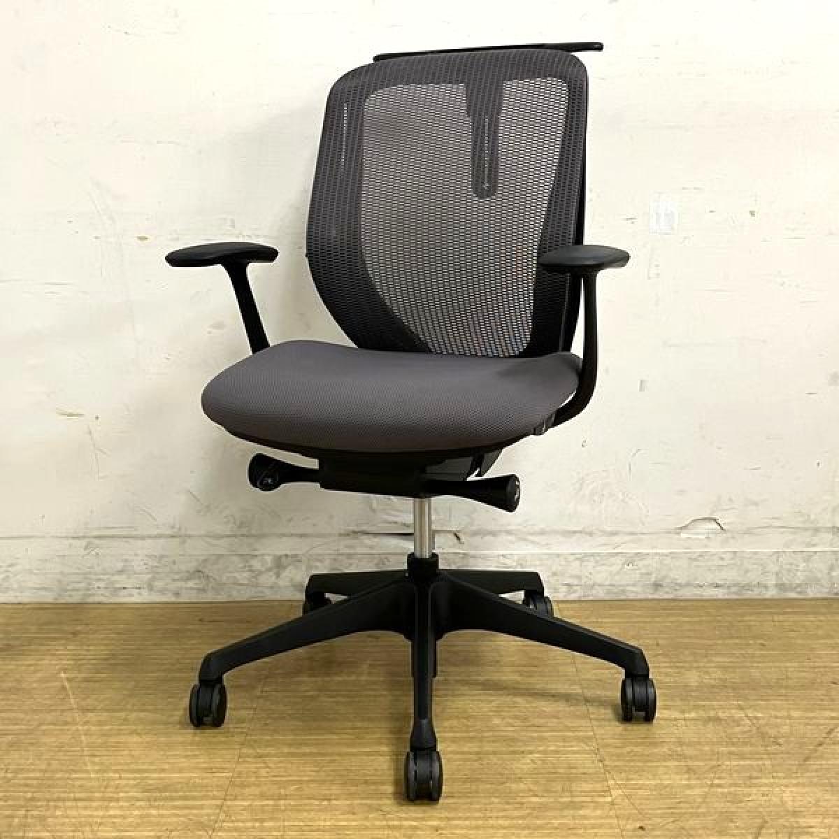 【在庫入替セール】オカムラ　シルフィ　ローバック　背：メッシュ　デザインアーム（固定肘）　ミディアムグレー×ブラックフレーム　樹脂ブラック脚　コートハンガー付き　前傾機能がウリの高機能チェア
                        シルフィーメッシュ
                                    中古
            