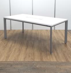 ★オカムラ製　EX-F300　ホワイト　会議用　W1800xD900xH720サイズ　4本脚　ちょっとした打ち合わせや作業にもオススメの会議テーブル！　シンプルなデザイン性でさまざまスペースに適応！　会議テーブル　ミーティングテーブル！！