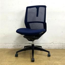 【現行モデル！】【デザインと機能性を追求したオカムラの技術の結晶！自然な姿勢で作業・リラックス可能！】
■オカムラ/フィノラチェア（Finora）/ダークブルー　■背メッシュ・座面クッション