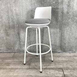 【デザイン性に優れた背もたれ付きスツール！】■オカムラ（okamura）　ピルエット（pirouetto）　カウンターチェア　ハイチェア　　■背もたれ付き　■座面：グレー　シェル：ホワイト