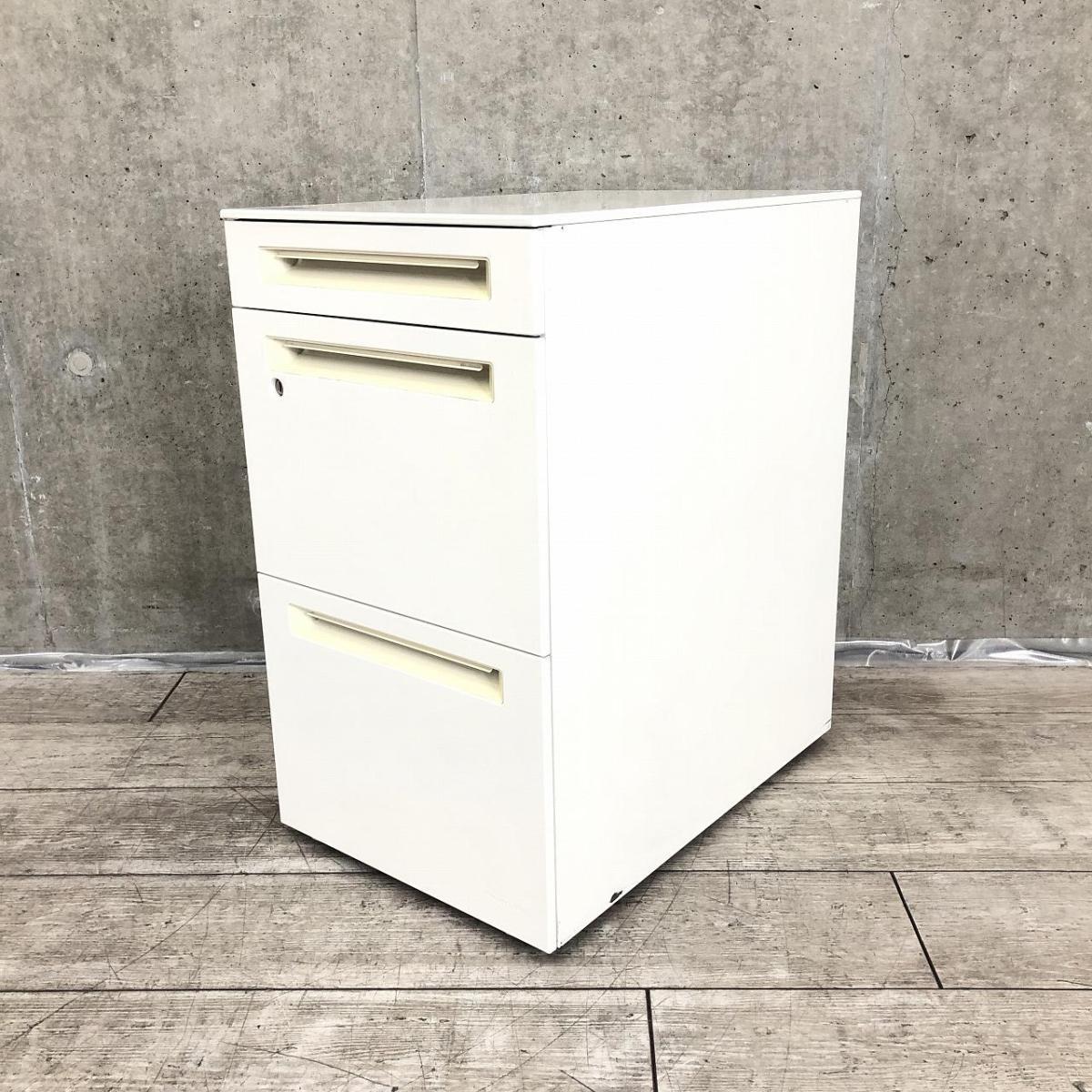 【フリーアドレスの必須品！収納とワークスペースの拡張にオススメ！】■オカムラ(okamura)製　 アドバンスシリーズ　３段ワゴン　フリアド用　H675㎜　■色：ホワイト　■シリンダー錠
                        アドバンス
                                    中古
            