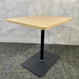 【カフェのようなオシャレな空間を演出！リフレッシュスペースなどにもお勧め！】ミーティングテーブル　角テーブル　　■天板：木目ナチュラル　脚：ブラック 福岡　中古家具　天神　博多　激安