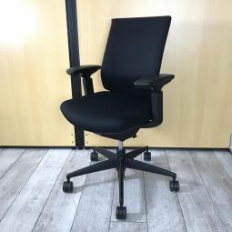 【在庫入替セール】【ロングセラー商品！座り心地抜群！魔法のように売れ続けている定番のオフィスチェア！■コクヨ(KOKUYO)　ウィザード3 (Wizard 3)　ローバック肘付き　■可動肘　■ブラック　　【A00990634】