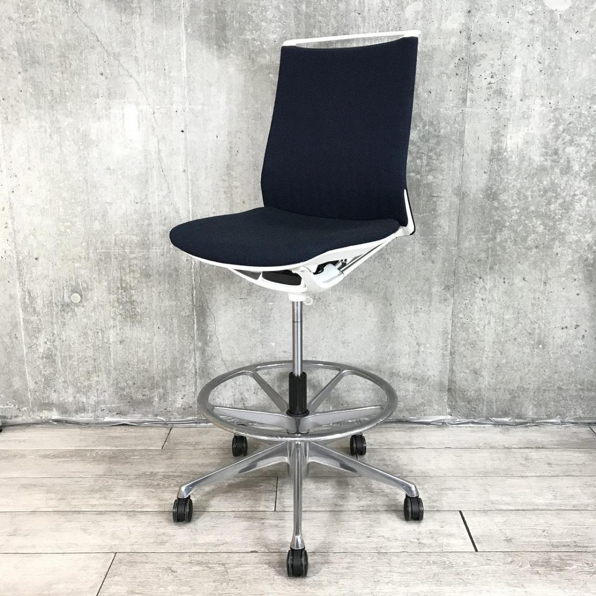 【スタイリッシュなデザインでモダンな空間を演出！】■オカムラ(okamura)製　モードチェア(mode)　肘無　ミドルバック　クロスバックタイプ　■ハイチェア仕様　足掛けリング付　■ダークブルー
                        モード
                                    中古
            