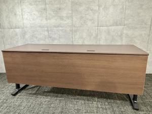 【奥行600mmのサイドスタックテーブルが入荷！！】◆コクヨ/カーム　幕板付き　折り畳み　木目ダーク《オフィスバスターズ福岡博多店は、福岡を拠点として、日本全国へ中古オフィス用品・オフィス家具を提供しております》