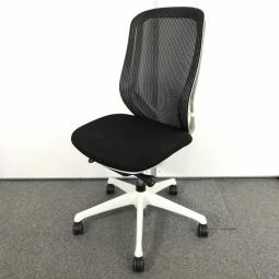 【定価約11万円】【前傾チルト機能付き！オカムラ製品で最も人気を集める高機能メッシュチェア！】■オカムラ(okamura)製　シルフィ(Sylphy)チェア　肘無ハイバック　背面メッシュ　■ブラック×ホワイトシェル