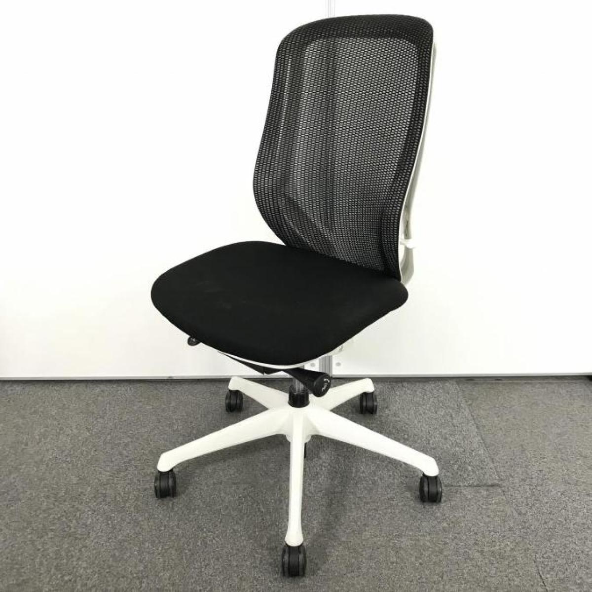 【定価約11万円】【前傾チルト機能付き！オカムラ製品で最も人気を集める高機能メッシュチェア！】■オカムラ(okamura)製　シルフィ(Sylphy)チェア　肘無ハイバック　背面メッシュ　■ブラック×ホワイトシェル
                        シルフィーメッシュ
                                    中古
            
