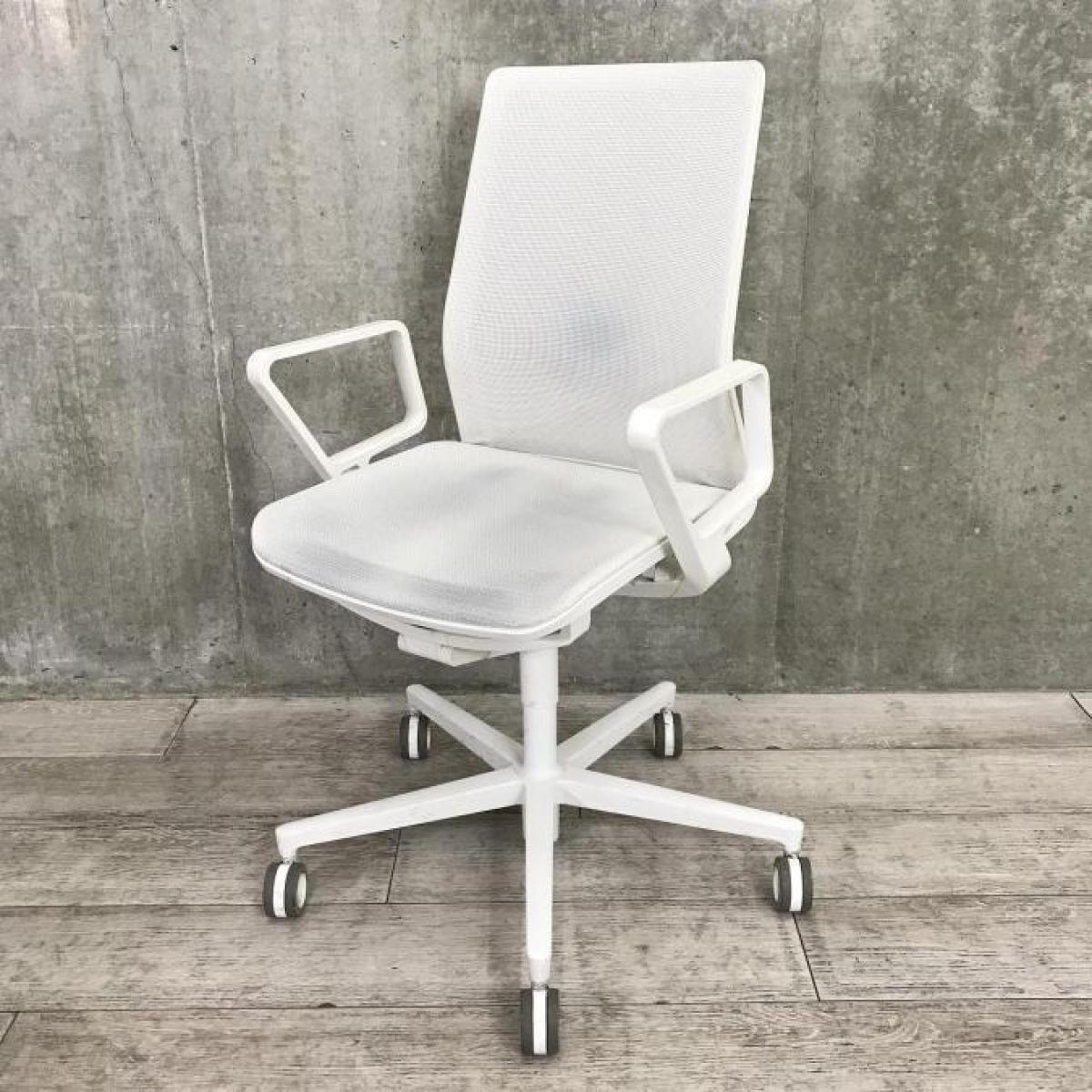中古】ファブレ メッシュ コクヨ/KOKUYO 肘付ローバックチェア 568536 