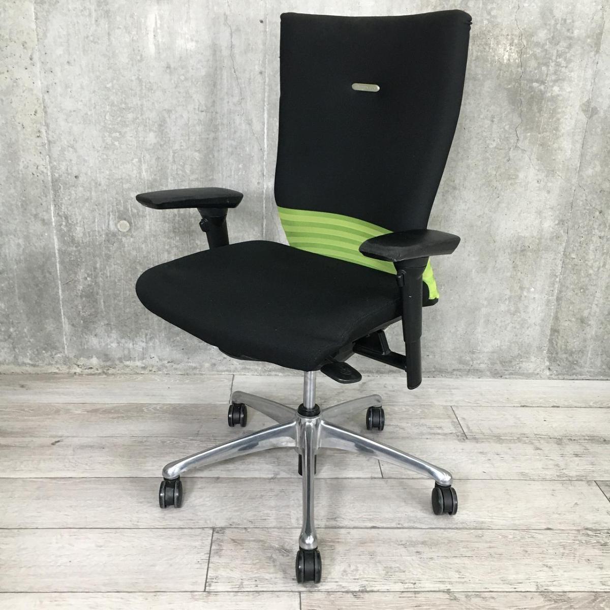 【背あてのしなやかな曲線が背中にフィット！快適な座り心地に高級感のあるデザインが人気！】■オカムラ　フィーゴチェア　■シームレスグリーン　■可動肘　■ハイバック　■ブラック グリーン
                        フィーゴチェア
                                    中古
            