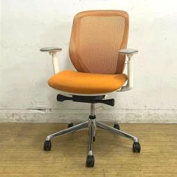 【オカムラ製品で最も人気を集める高機能メッシュチェア！　前傾チルト機能付き！】■オカムラ製　シルフィ（Sylphy）肘付ローバック　■オレンジ×ホワイトシェル　■可動肘