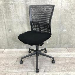 【樹脂バックで通気性抜群！！　ブラックでかっこいい！】■内田洋行製　アクトディアシリーズ　■ブラック　【弊社使用欄：A01053654 K】