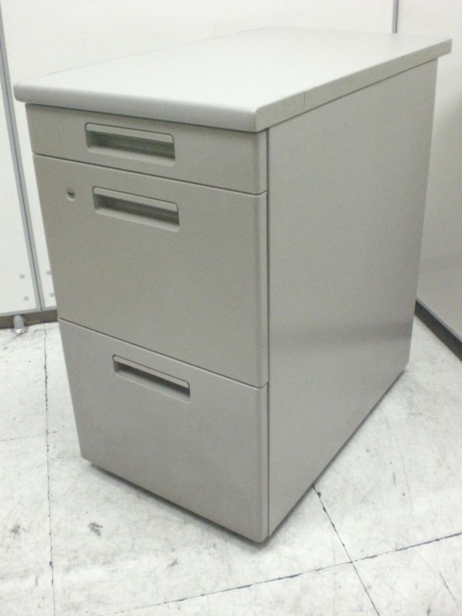 【西】～コクヨ BS＋ 脇机で快適収納～【３段脇机】【グレー】【コクヨ】【BS+】【福岡オフィス家具】【福岡中古家具】【中古事務什器】【中古チェア】【中古椅子】
                        BS+
                                    中古
            