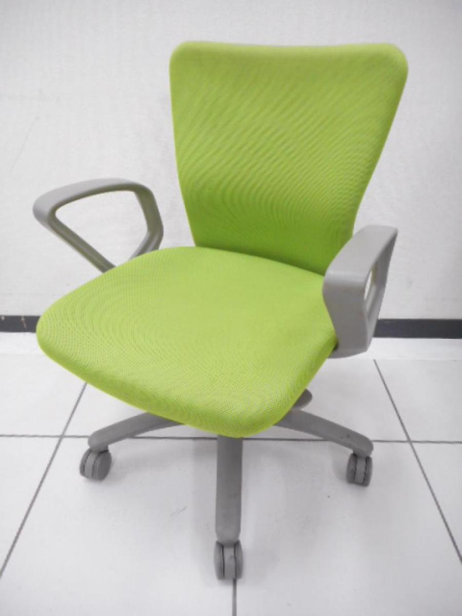 【人間工学に基づいた快適シーティング！】■オカムラ　カロッツアチェア　肘付　グリーン　■スタンダードなデザインで快適な座り心地！【Okamura　Carrozza】
                        カロッツァチェア
                                    中古
            