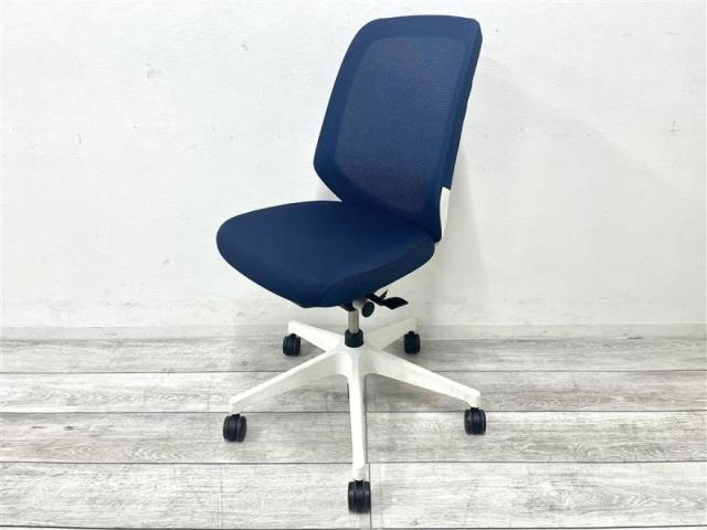 【在庫入替セール品】【定価約8万円】【オフィスの今を、美しく快適に！落ち着きのある新世代ワークチェア】■イトーキ（ITOKI）製　ノートチェア　肘無ハイバック　■ネイビーブルー×ホワイトシェル　■背面メッシュ